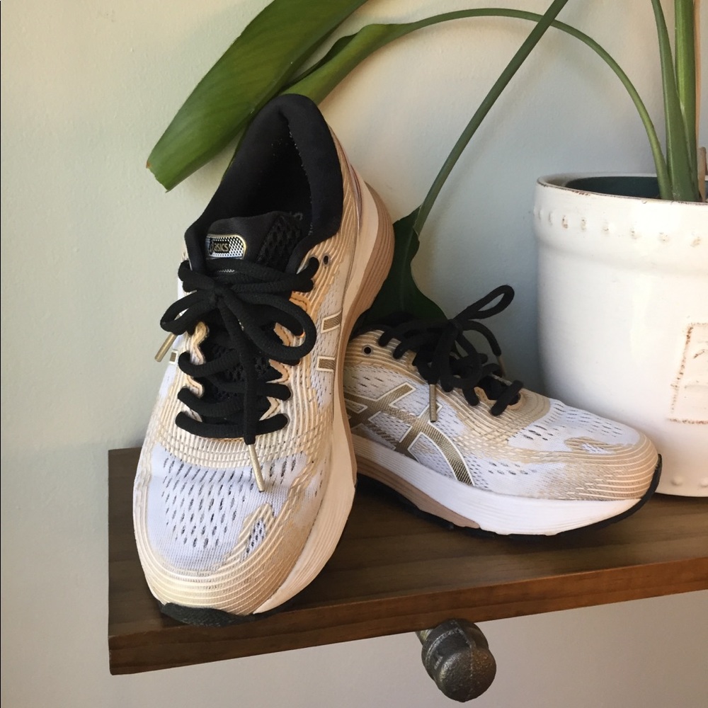 ASICS Gel Nimbus 21 Size 6.5 Pink/Rose Gold